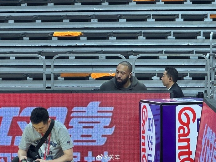 今晚不打？廣東主場迎戰(zhàn)廣廈 吉倫沃特一身便裝現(xiàn)身球館