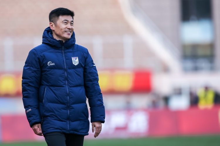 足球報(bào)：大連英博低調(diào)備戰(zhàn)，簽約贊助商為大連足球注入新活力