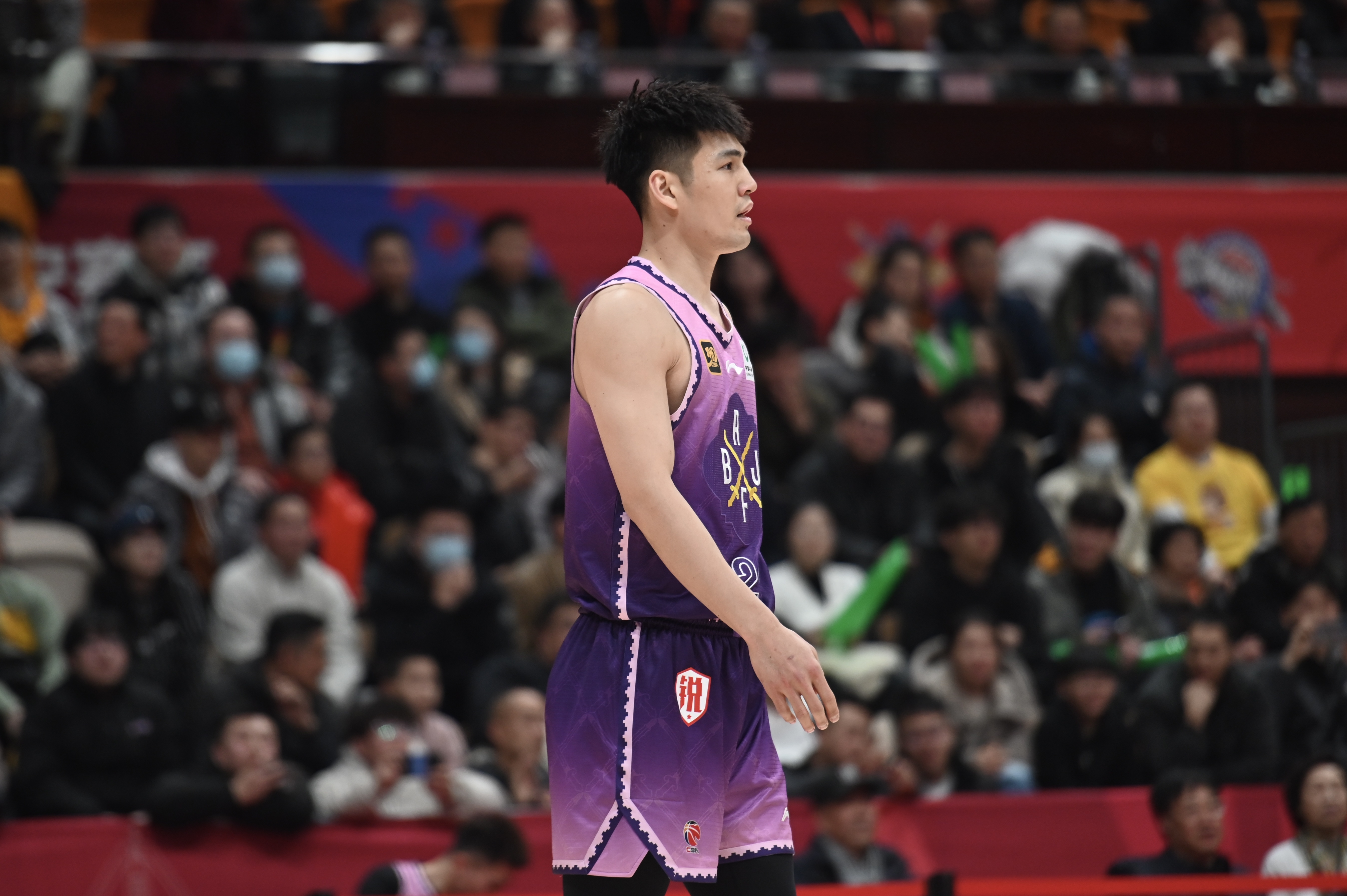 表現(xiàn)可以！陳國(guó)豪8中5拿到13分3板1斷